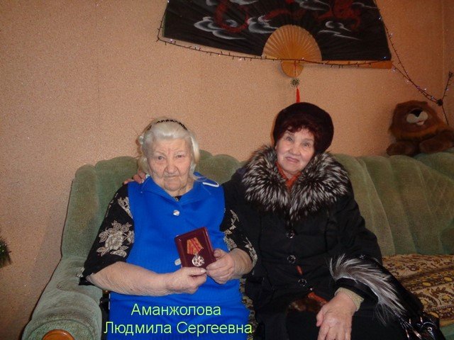 Вручение медалей ветеранам на дому
